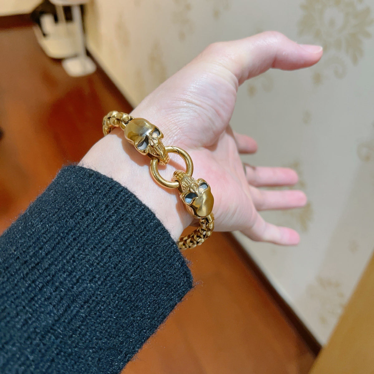 Floral Bracelet in Polished Metal-Tone – Design 010 side detail