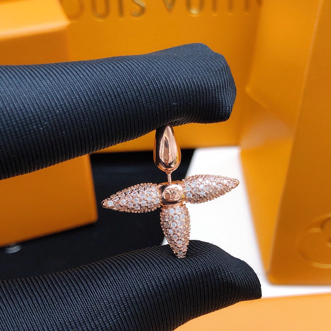 Star Stud Earrings in Rose-Gold-Tone detail view