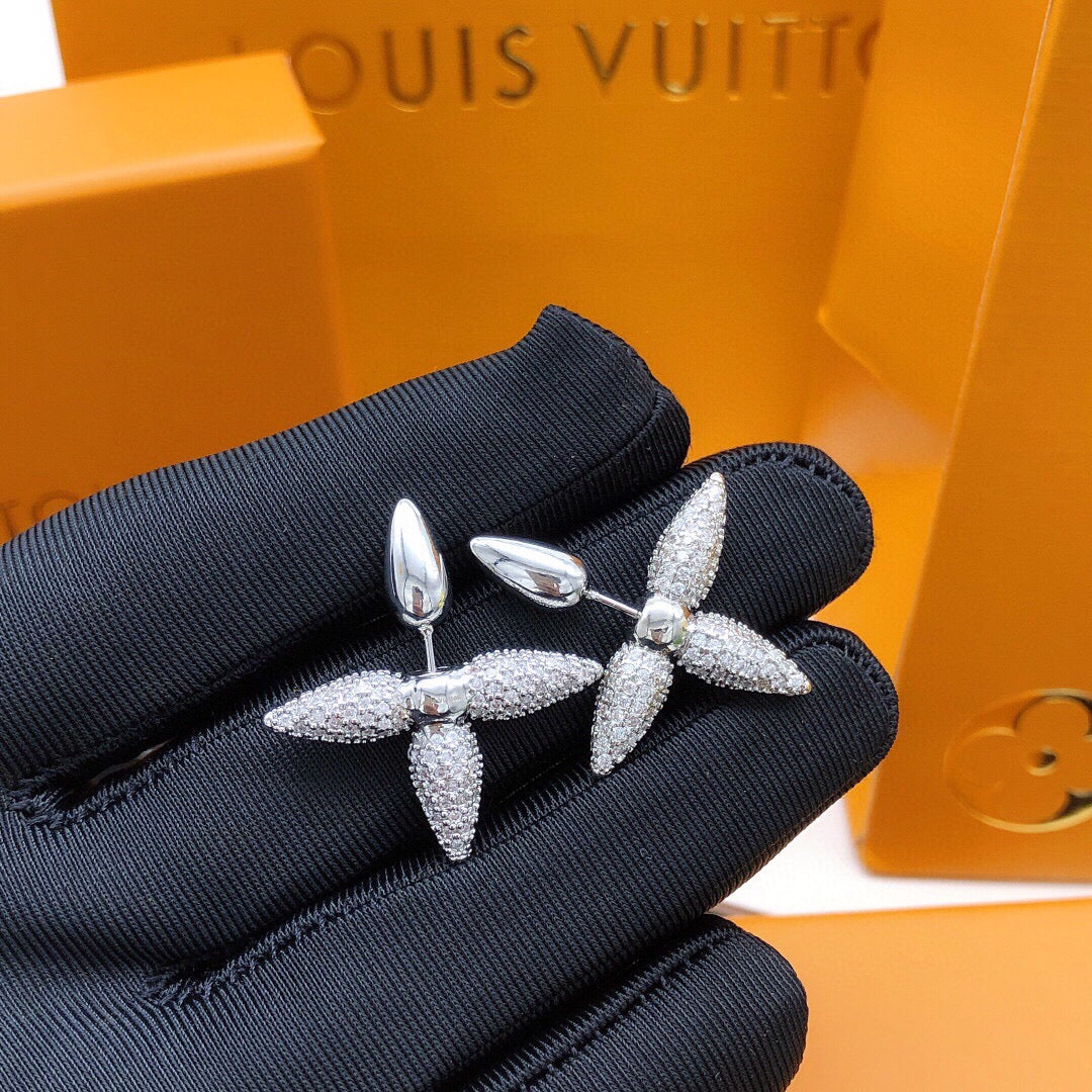 Star Stud Earrings in Silver-Tone – Silver Detail – Design 004 front product view