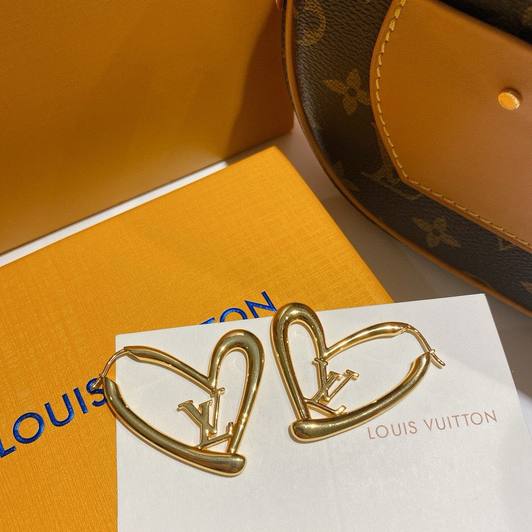 Heart Stud Earrings in Gold-Tone – Design 002 close-up detail