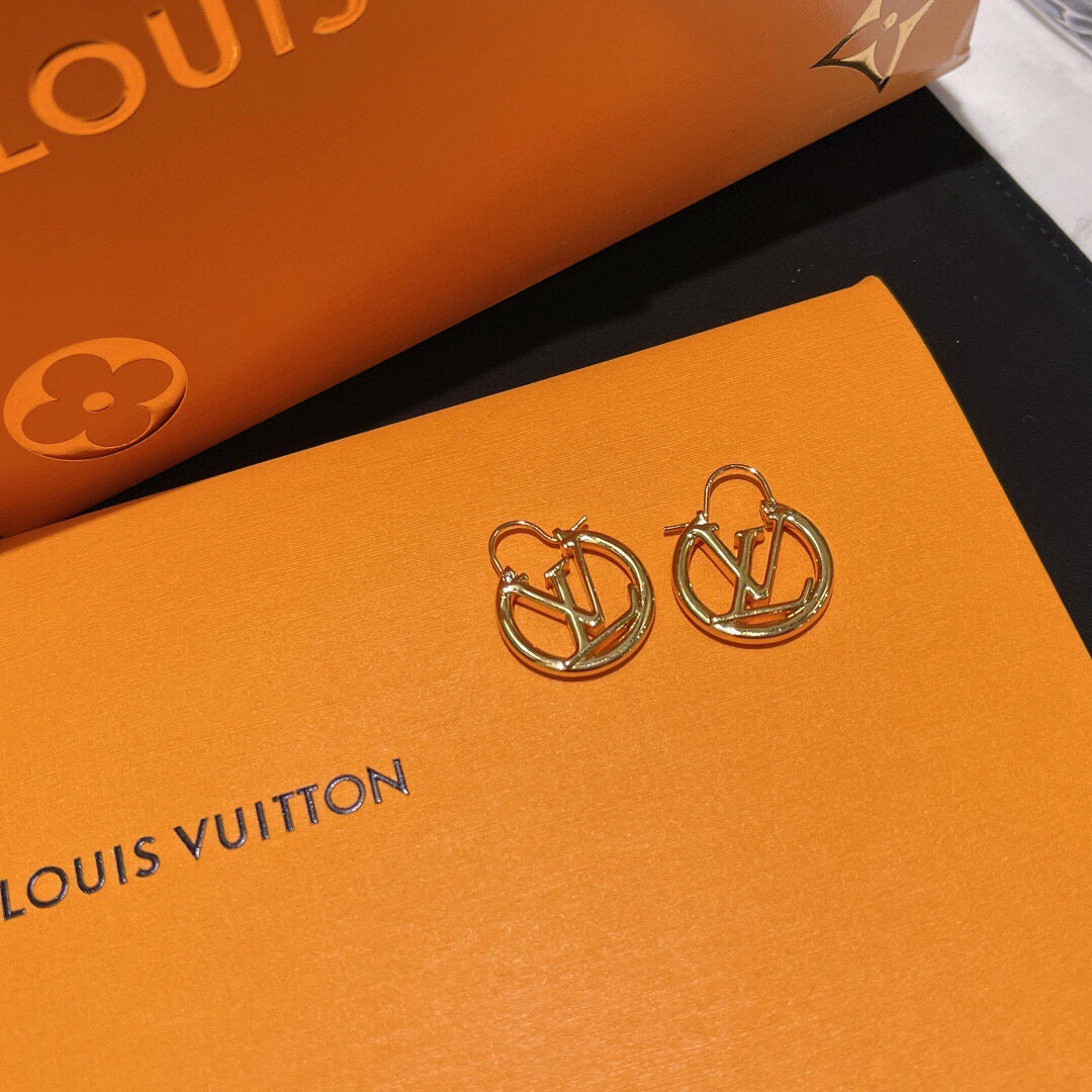 Round Statement Earrings in Gold-Tone – Design 007 detail view