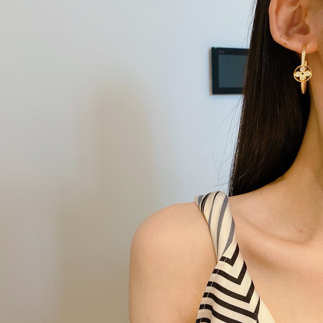 Round Statement Earrings in Silver-Tone – Silver Detail front product view