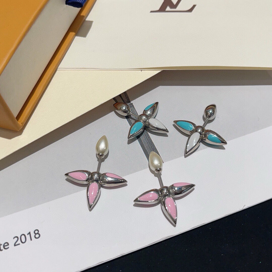 Geometric Emblem Stud Earrings in Gold-Tone – Pink Detail – Design 004 close-up detail