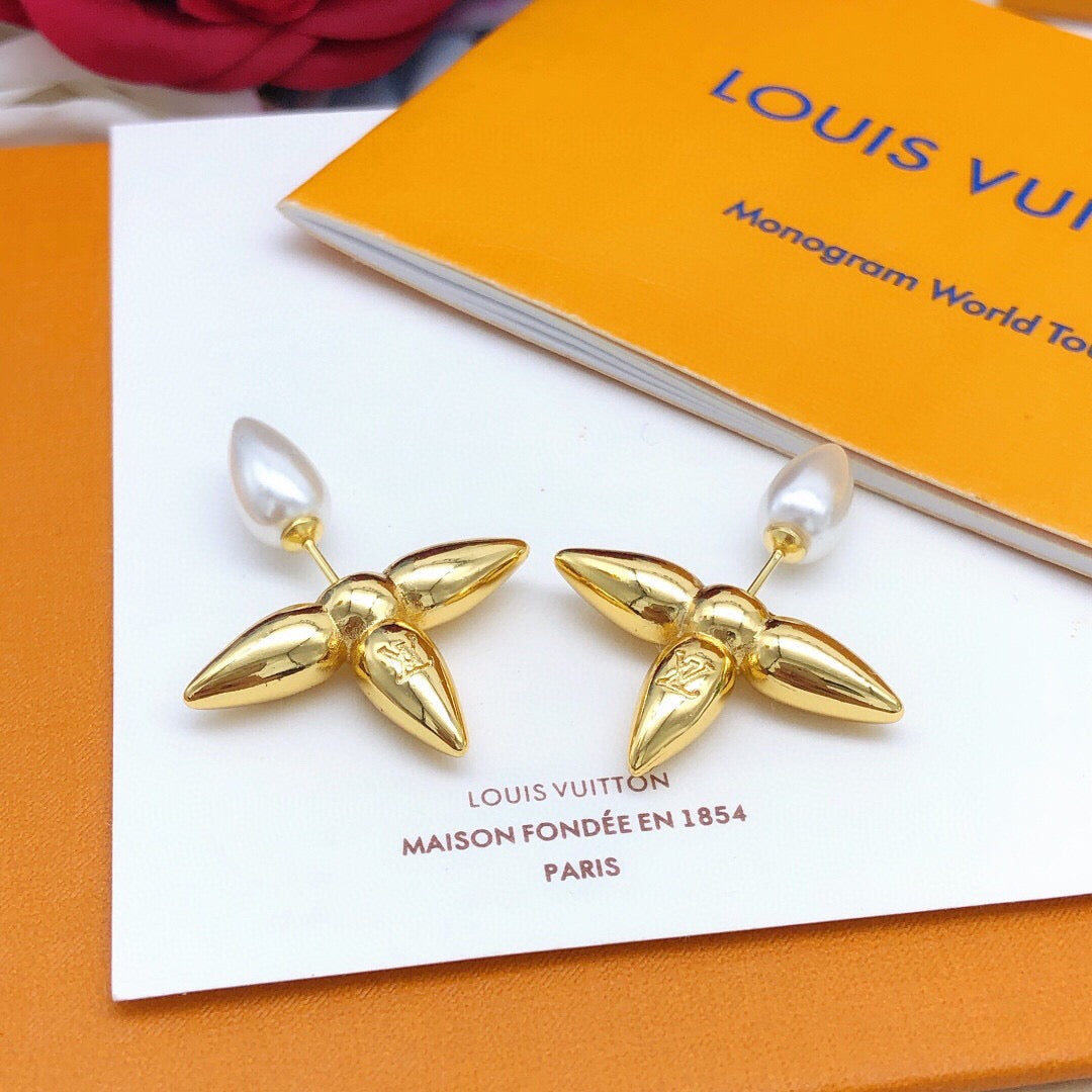 Geometric Emblem Stud Earrings in Gold-Tone – Design 022 detail view