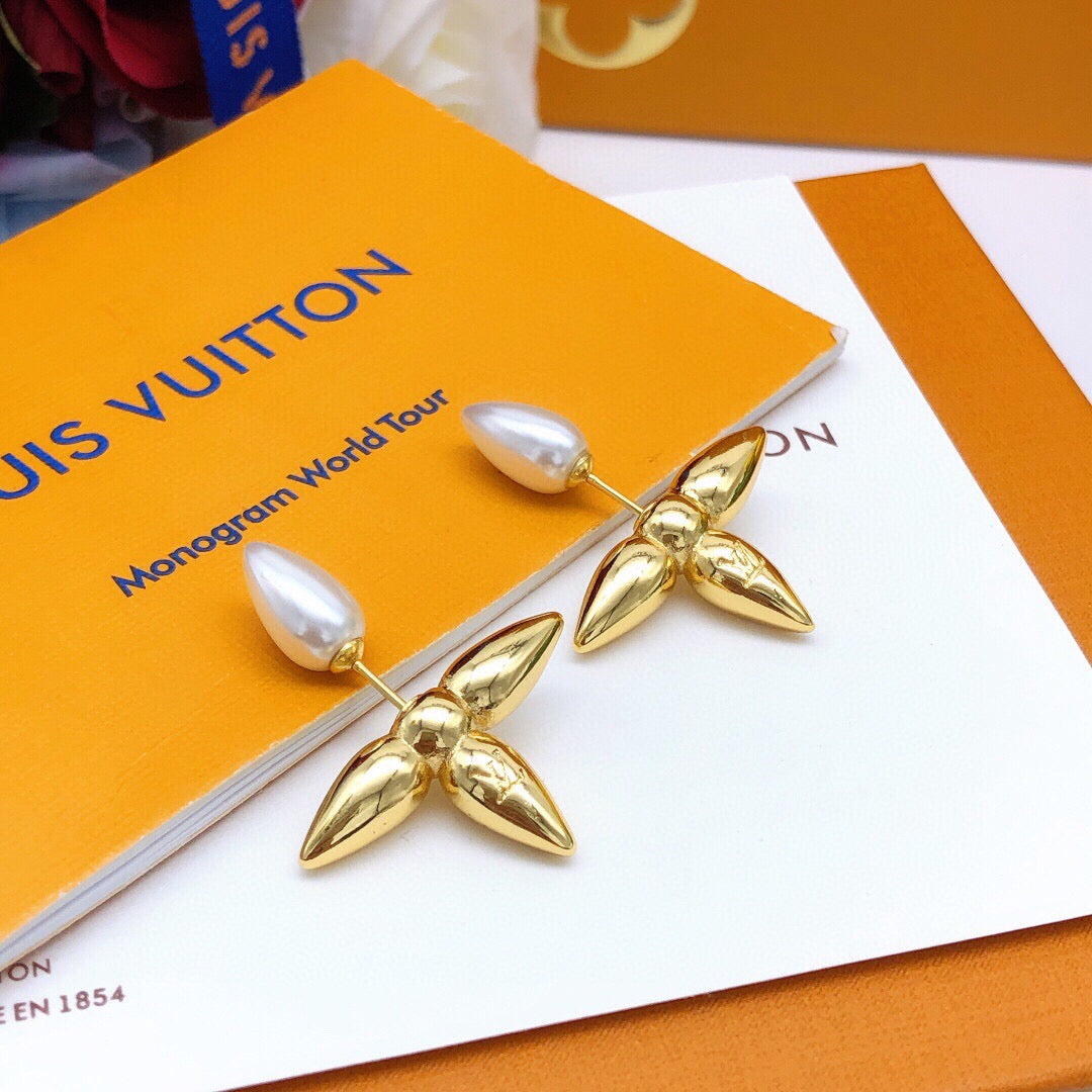 Geometric Emblem Stud Earrings in Gold-Tone – Design 022 close-up detail