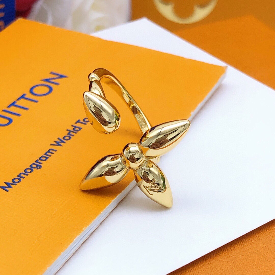 Geometric Emblem Statement Ring in Gold-Tone – Design 008 main product view