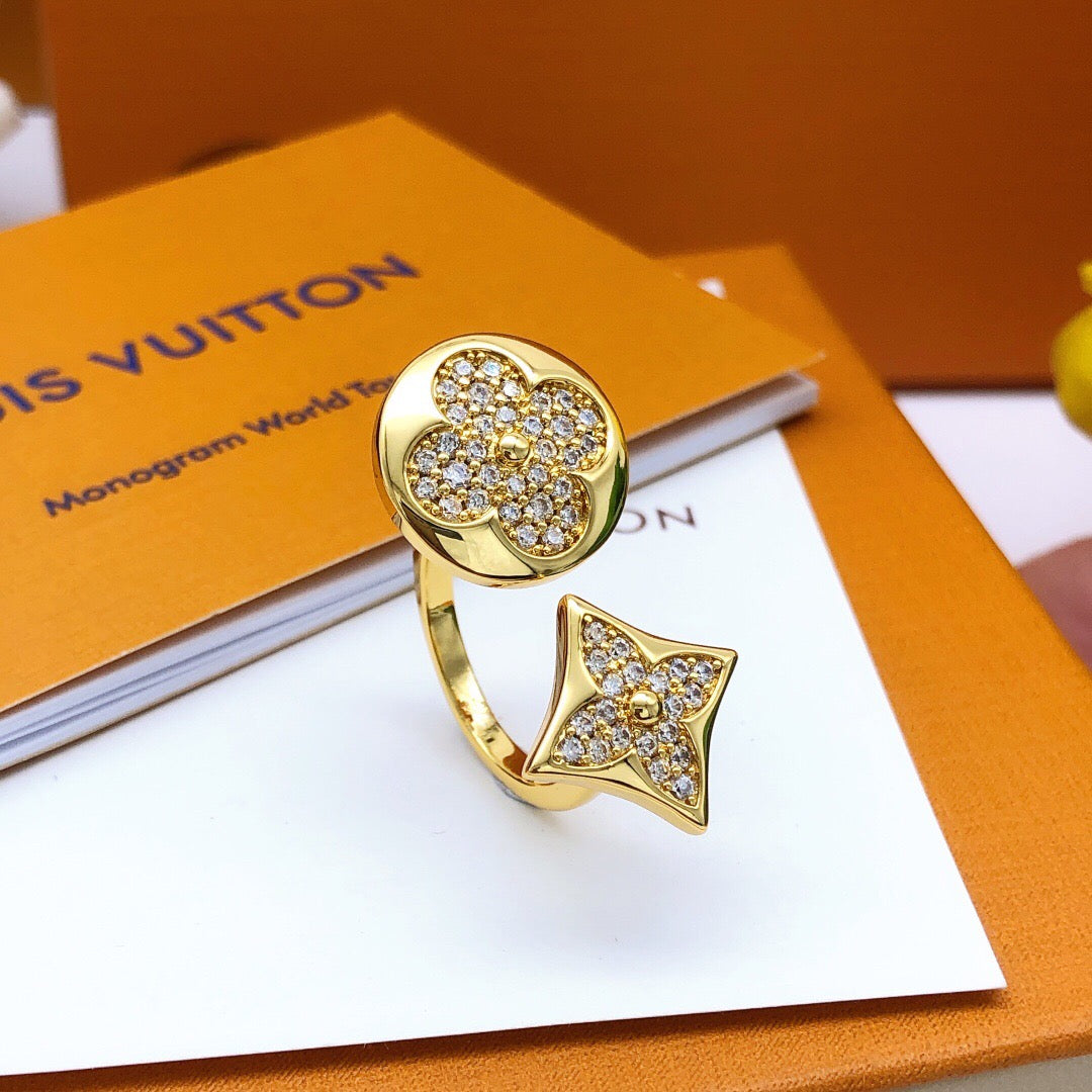 Geometric Emblem Statement Ring in Gold-Tone – Design 004 detail view
