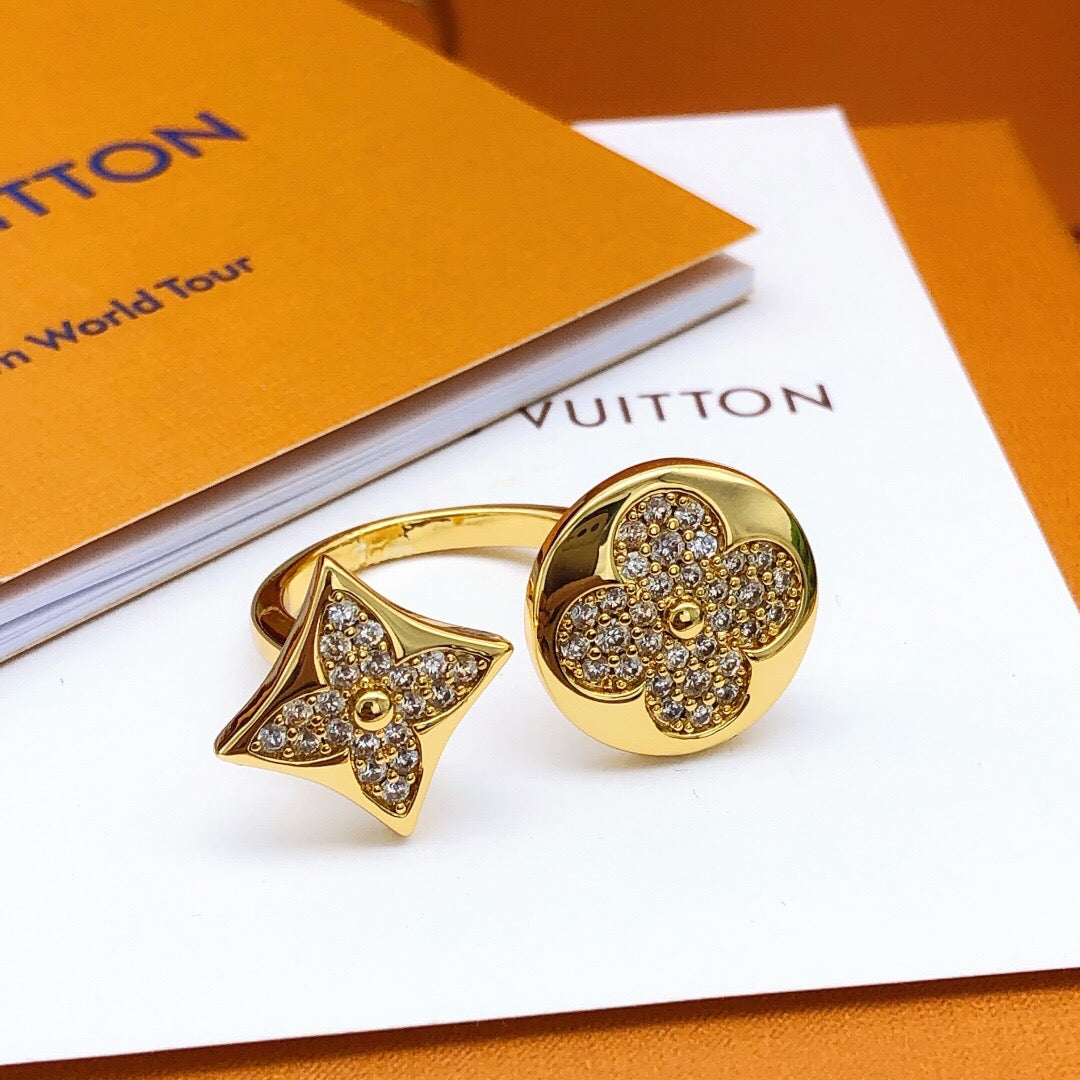 Geometric Emblem Statement Ring in Gold-Tone – Design 004 close-up detail