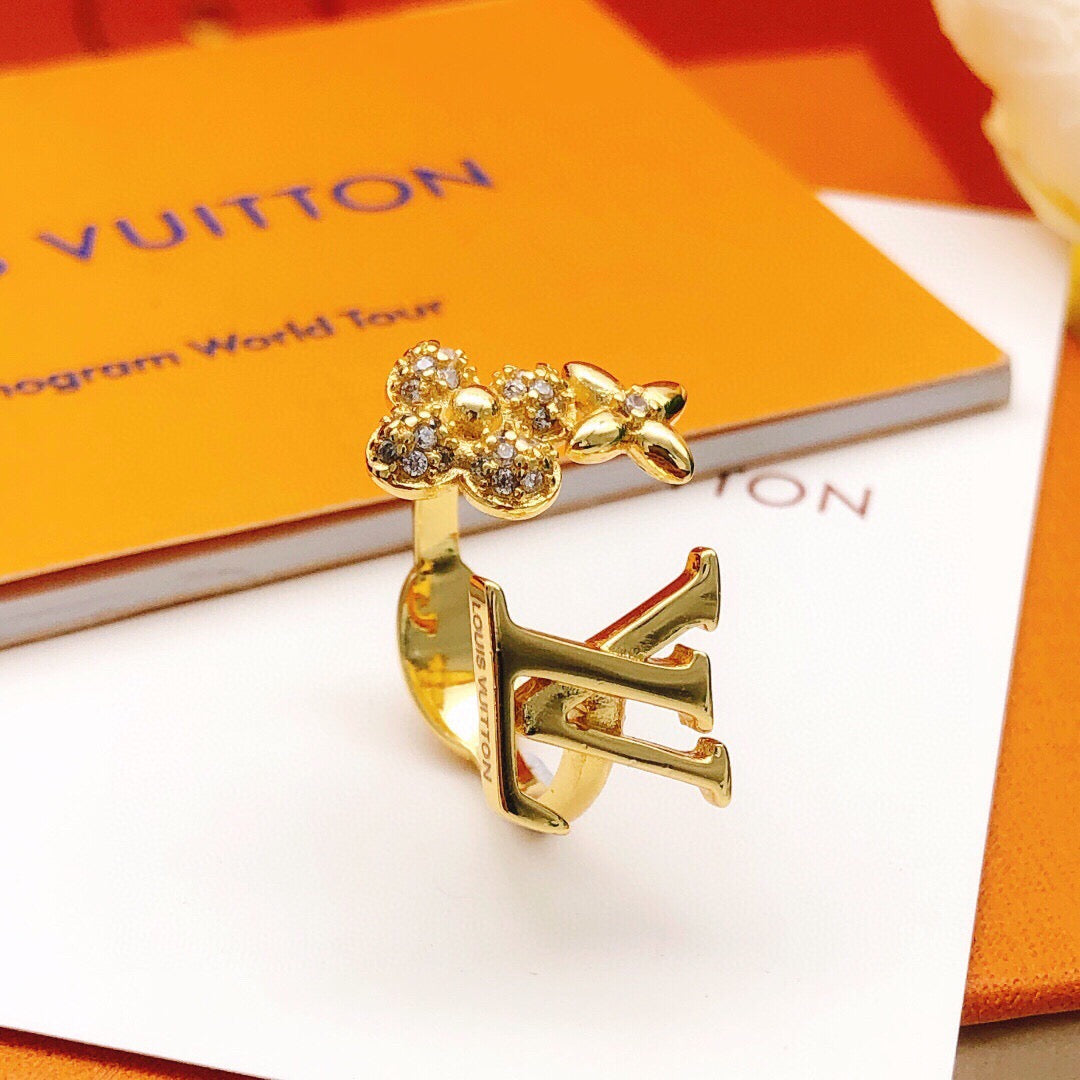 Floral Statement Ring in Gold-Tone – Design 001 close-up detail