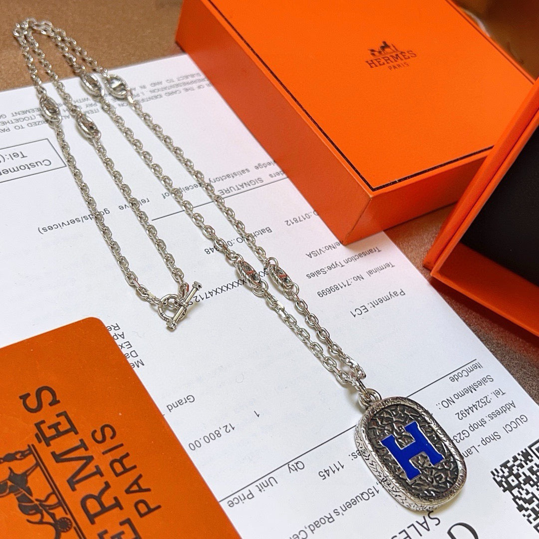 Toggle Pendant Necklace in Polished Metal-Tone – Toggle Detail – Design 018 main product view