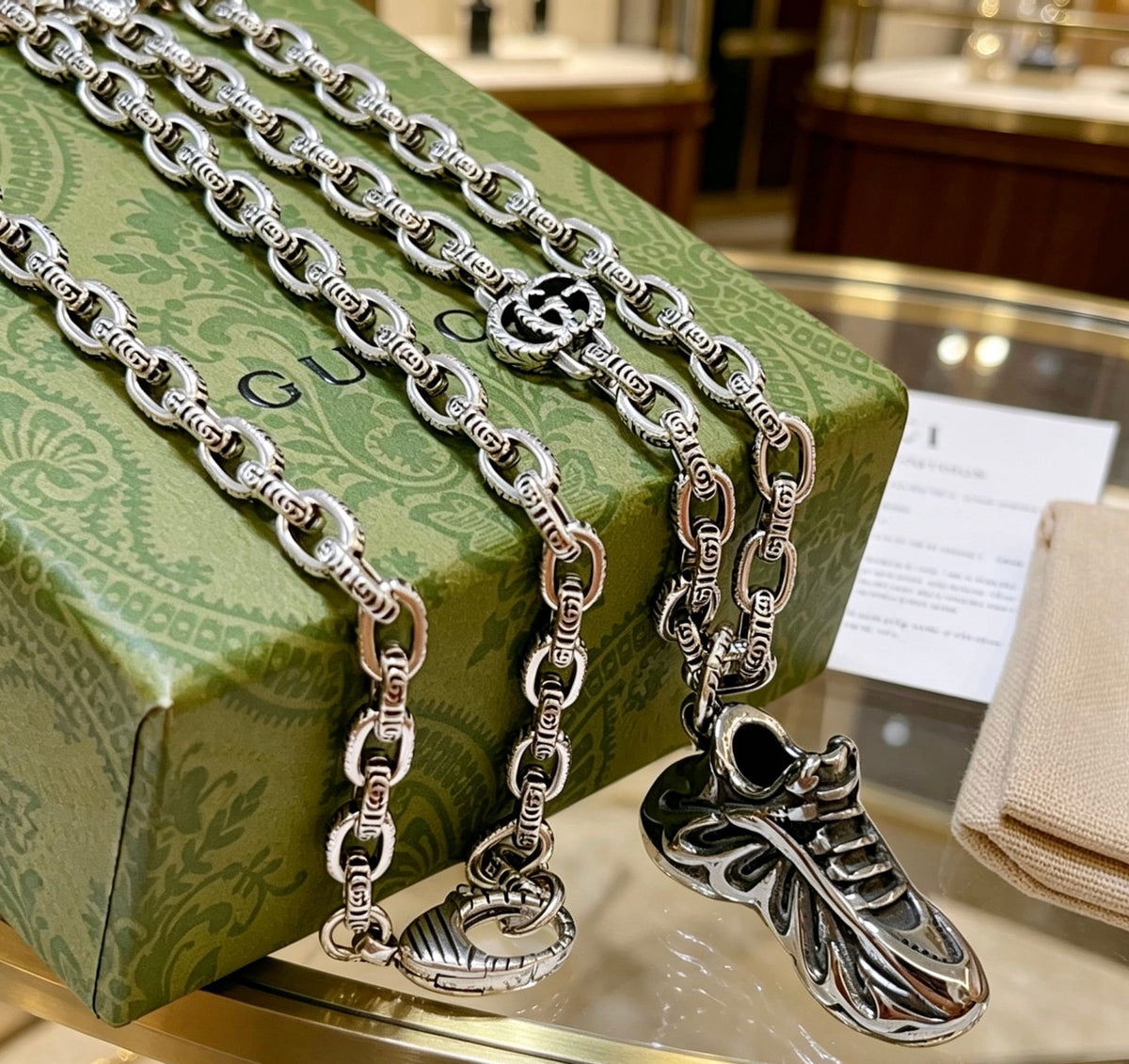Chain Pendant Necklace in Polished Metal-Tone – Vintage Detail – Design 002 side detail