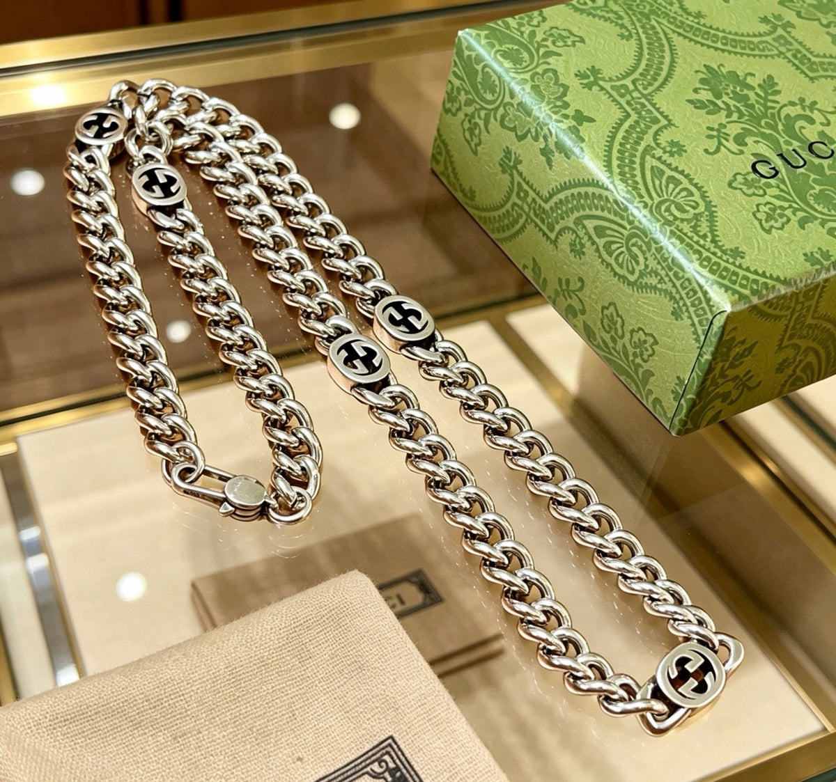 Chain Pendant Necklace in Polished Metal-Tone – Design 004 close-up detail