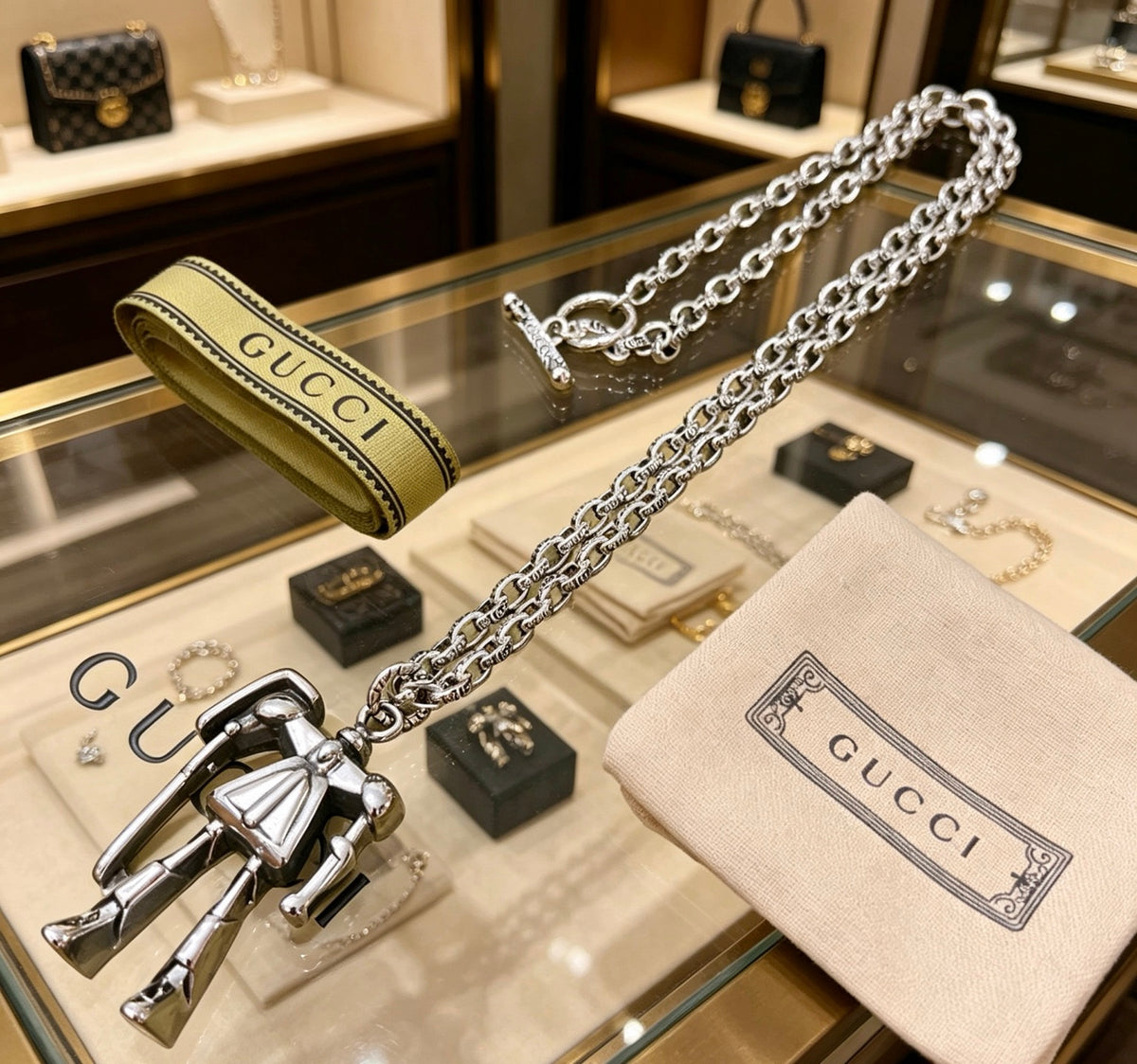 Double-G Emblem Pendant Necklace in Silver-Tone – Vintage Detail – Design 023 close-up detail