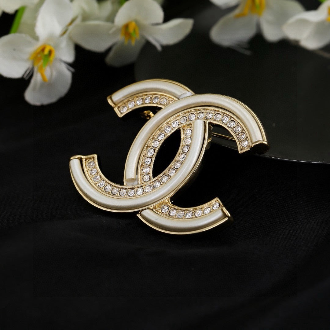 Double-C Emblem Brooch in Polished Metal-Tone – Design 021 detail view