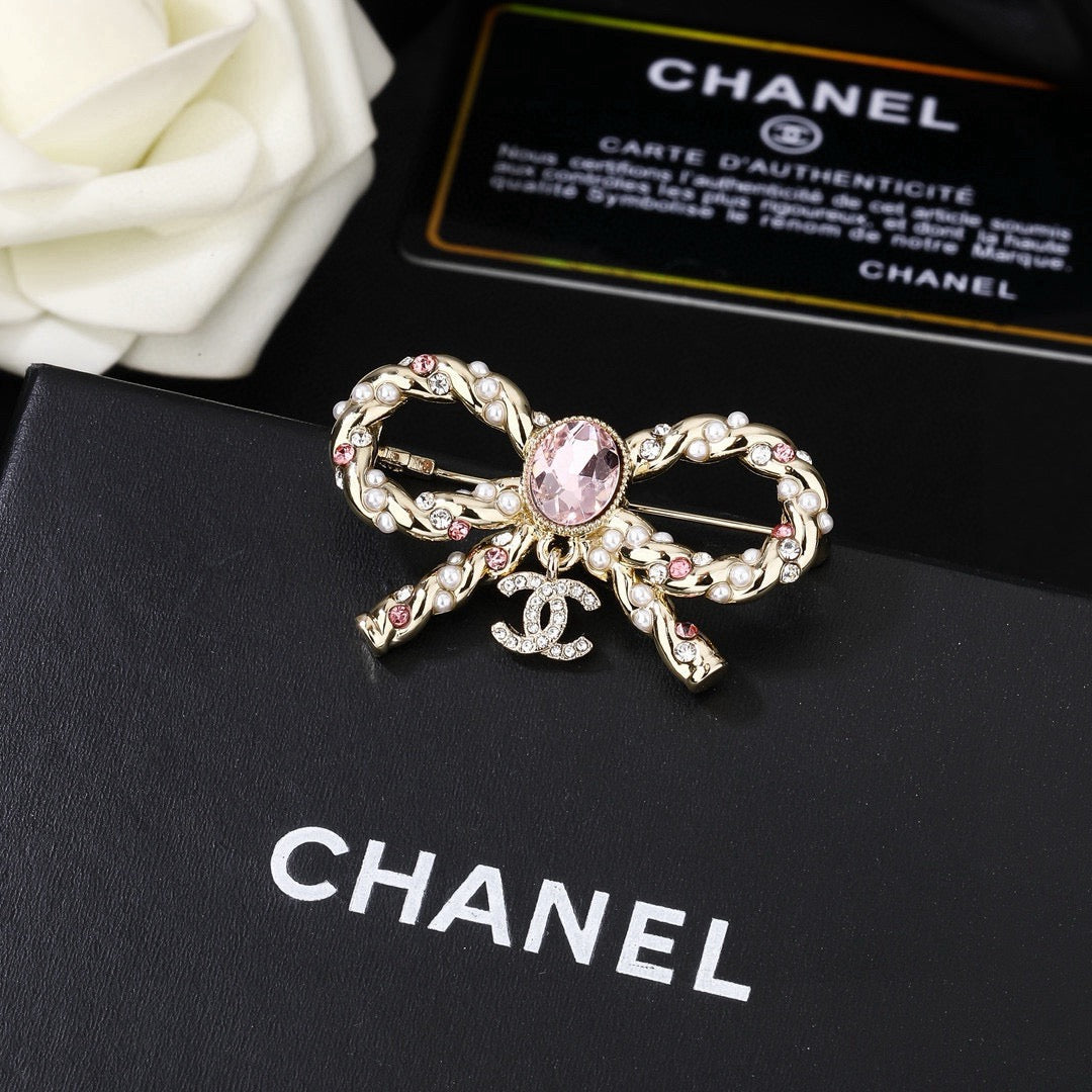Double-C Emblem Brooch in Polished Metal-Tone – Pink Detail main product view