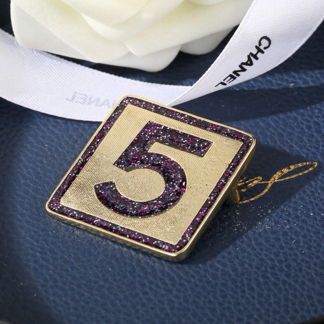 Signature Emblem Brooch in Polished Metal-Tone – Design 018 side detail