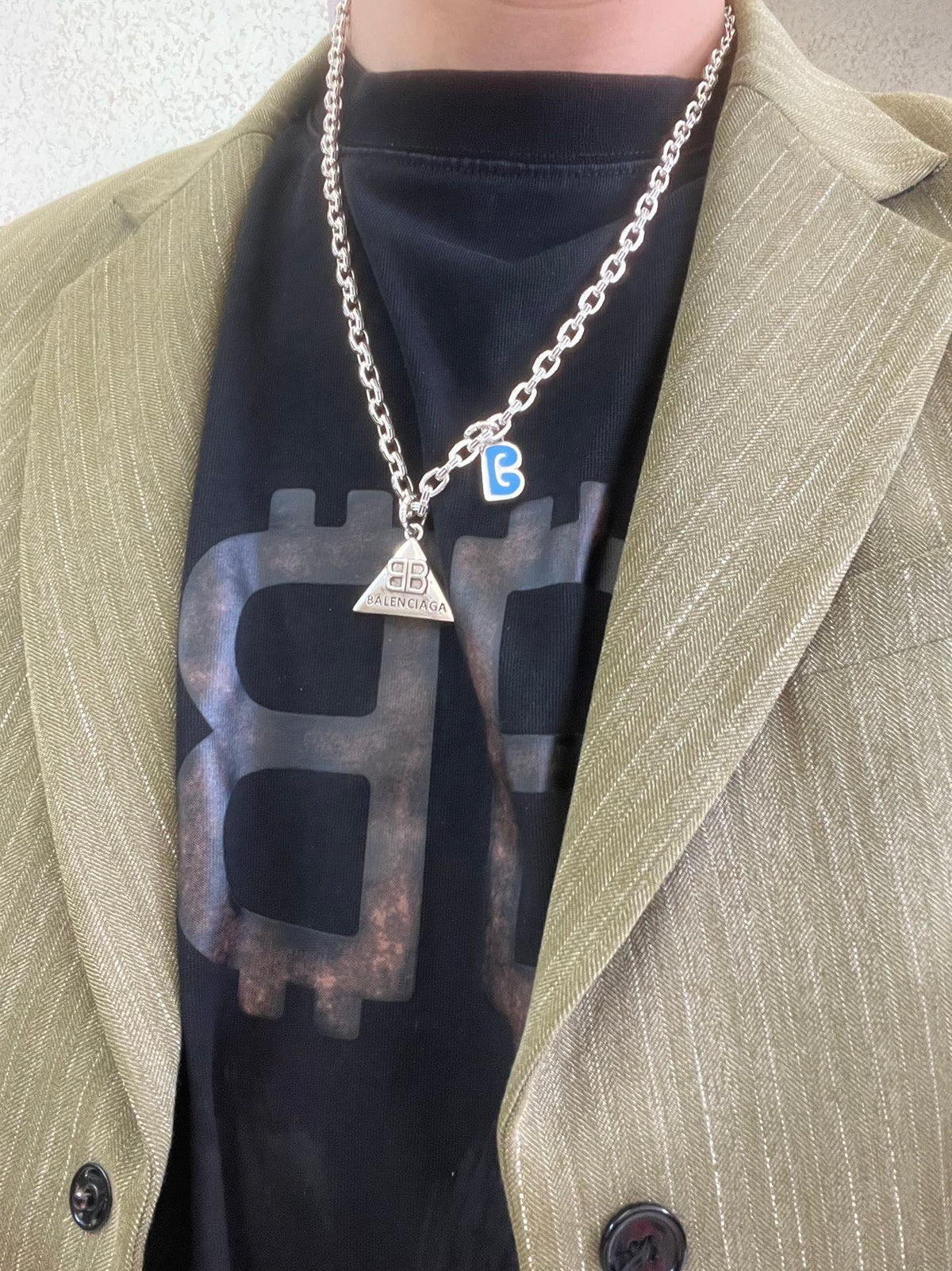 Geometric Emblem Pendant Necklace in Polished Metal-Tone – Vintage Detail – Design 048 detail view