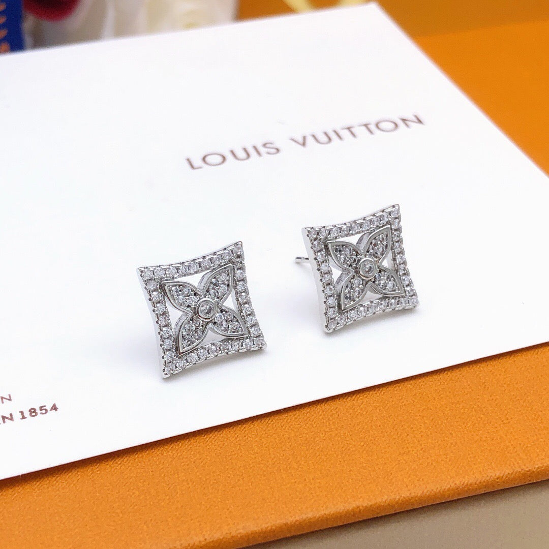 Geometric Emblem Stud Earrings in Silver-Tone – Silver Detail – Design 007 detail view
