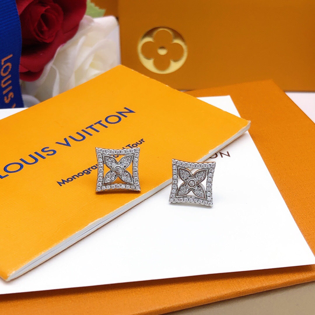 Geometric Emblem Stud Earrings in Silver-Tone – Silver Detail – Design 007 detail view