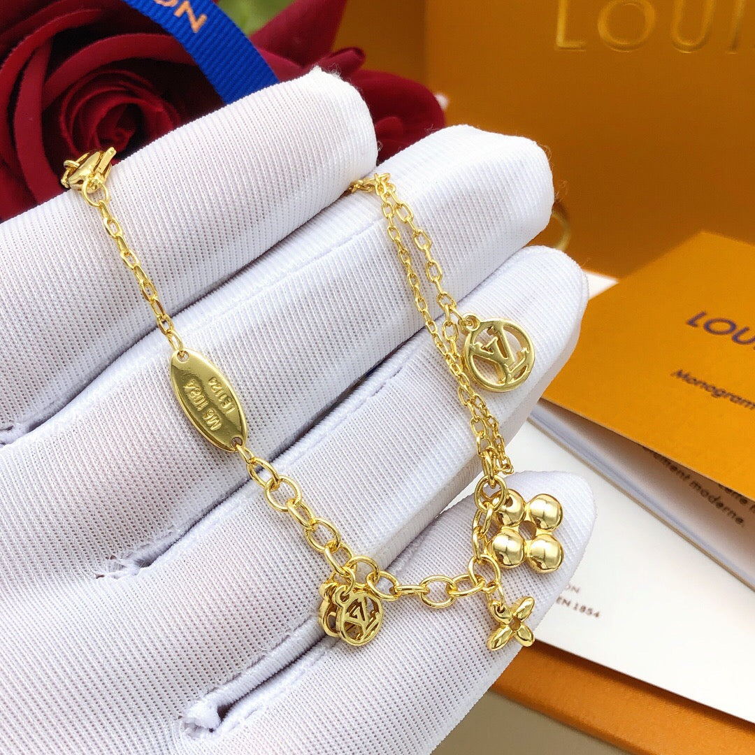 Floral Bracelet in Gold-Tone – Design 008 detail view