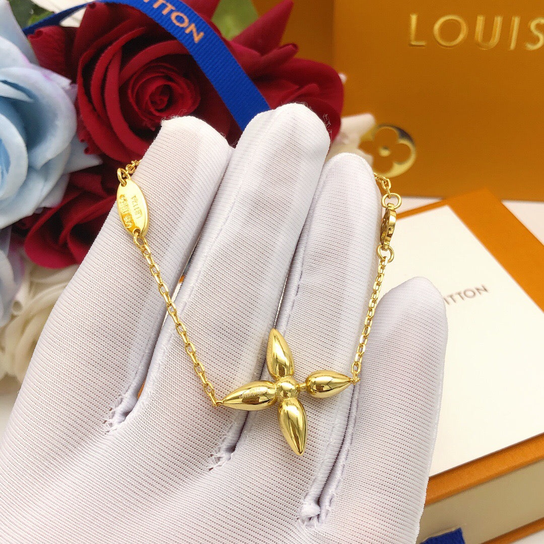 Geometric Emblem Bracelet in Gold-Tone – Design 051 detail view