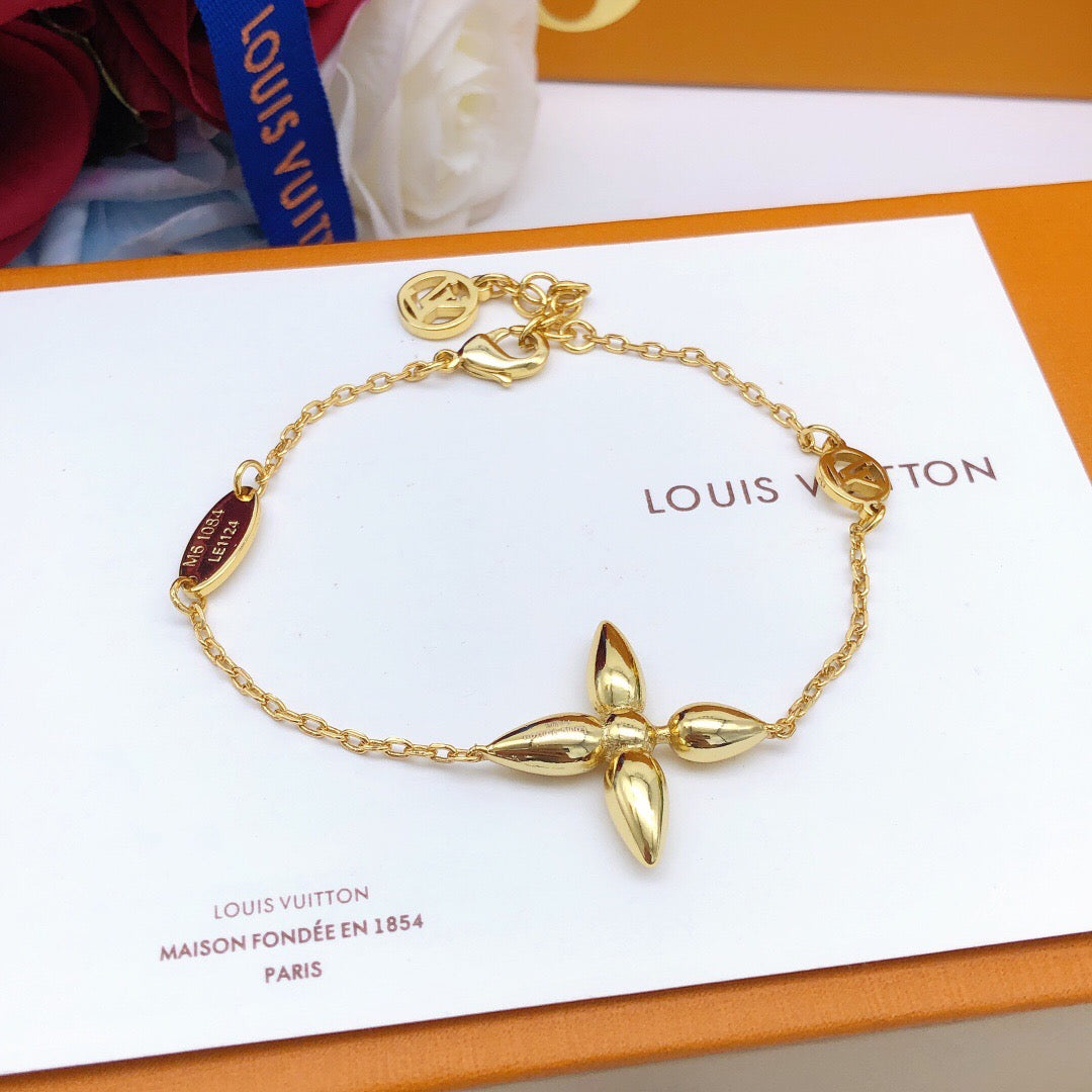 Geometric Emblem Bracelet in Gold-Tone – Design 039 main product view
