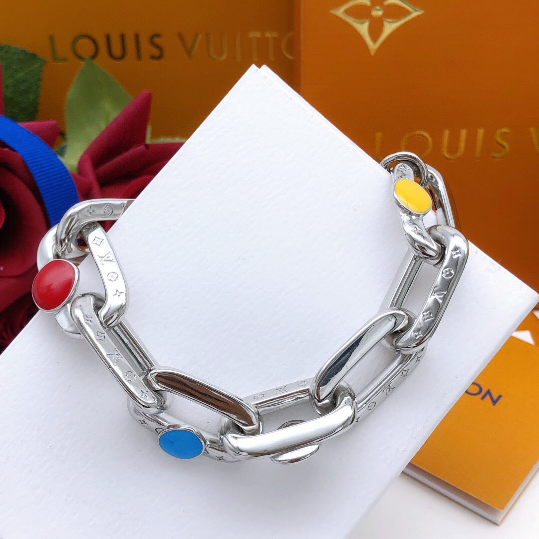 Geometric Emblem Fashion Accessory – Silver Detail – Design 003 side detail
