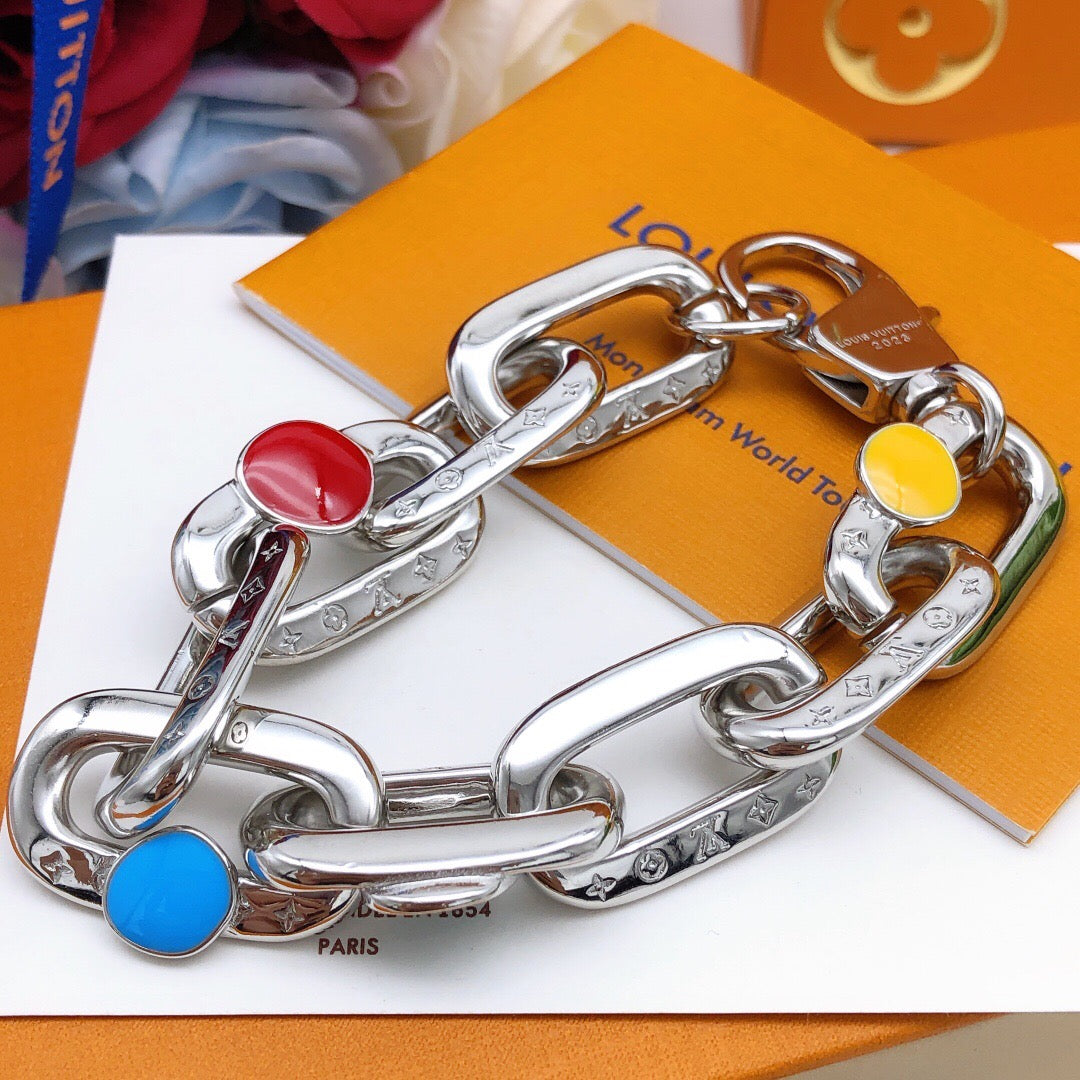 Geometric Emblem Fashion Accessory – Silver Detail – Design 002 detail view
