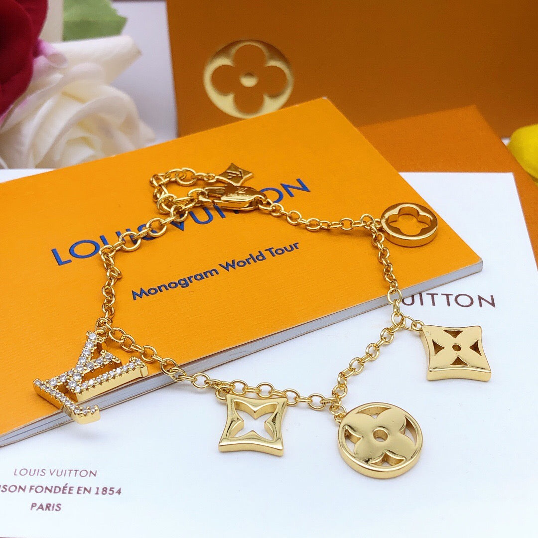 Geometric Emblem Bracelet in Gold-Tone – Design 035 side detail