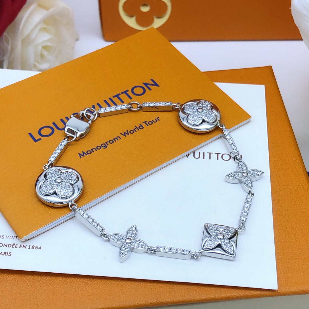 Geometric Emblem Bracelet in Silver-Tone – Silver Detail – Design 016 detail view