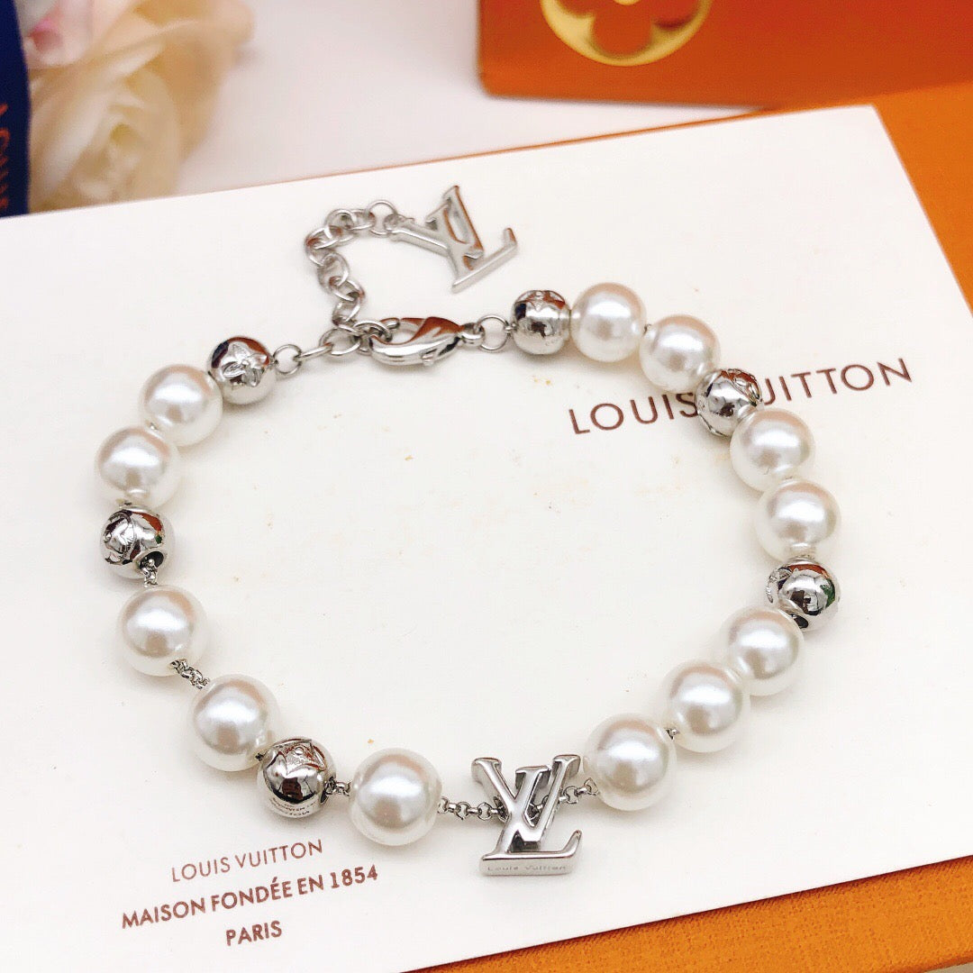 Geometric Emblem Bracelet in Gold-Tone – Pearl Detail – Design 004 detail view