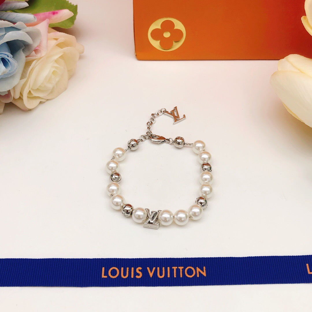 Geometric Emblem Bracelet in Gold-Tone – Pearl Detail – Design 006 side detail