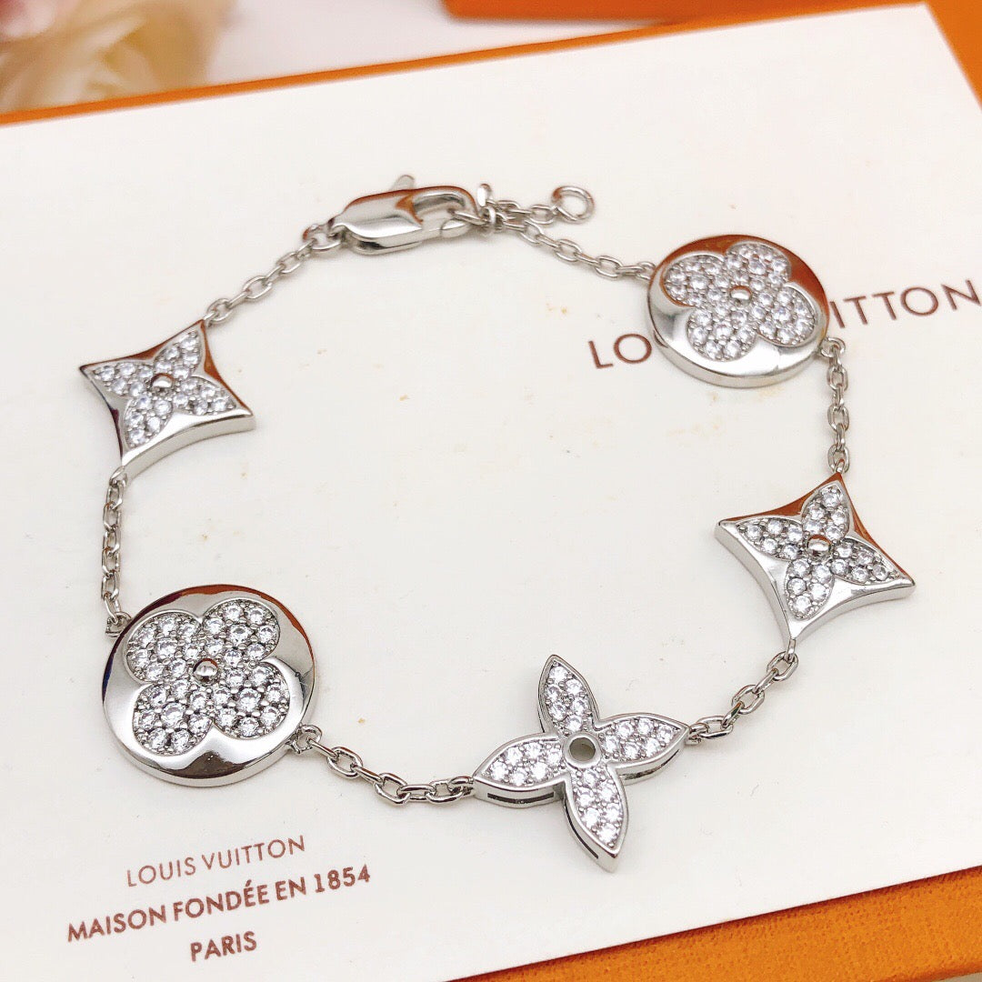 Geometric Emblem Bracelet in Silver-Tone – Silver Detail – Design 011 side detail
