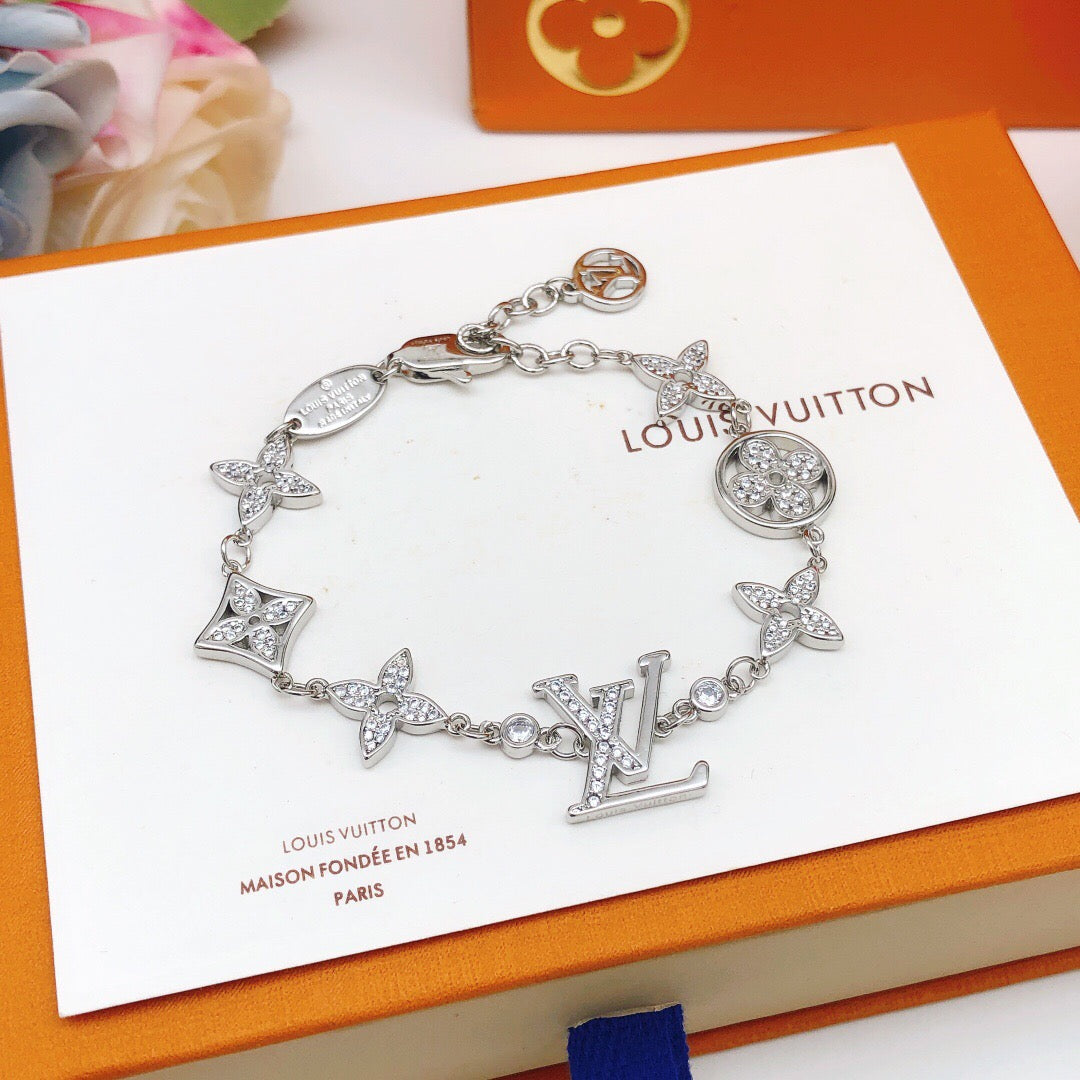 Geometric Emblem Bracelet in Silver-Tone – Silver Detail – Design 014 close-up detail