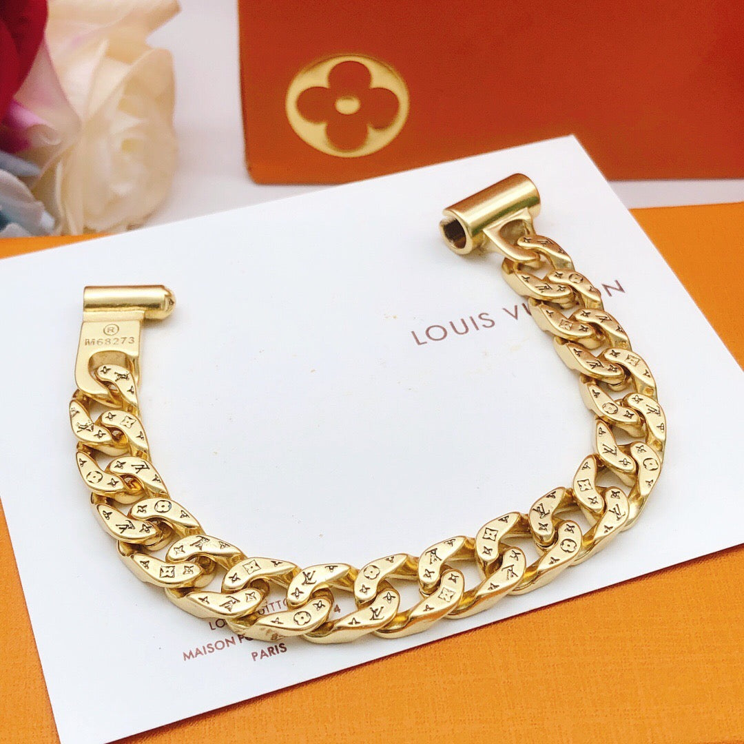 Geometric Emblem Bracelet in Gold-Tone – Design 043 detail view
