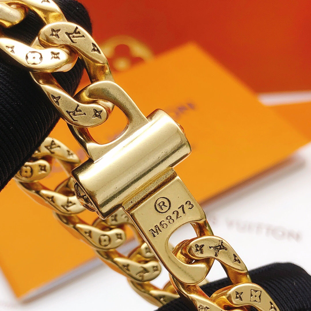 Geometric Emblem Bracelet in Gold-Tone – Design 043 side detail