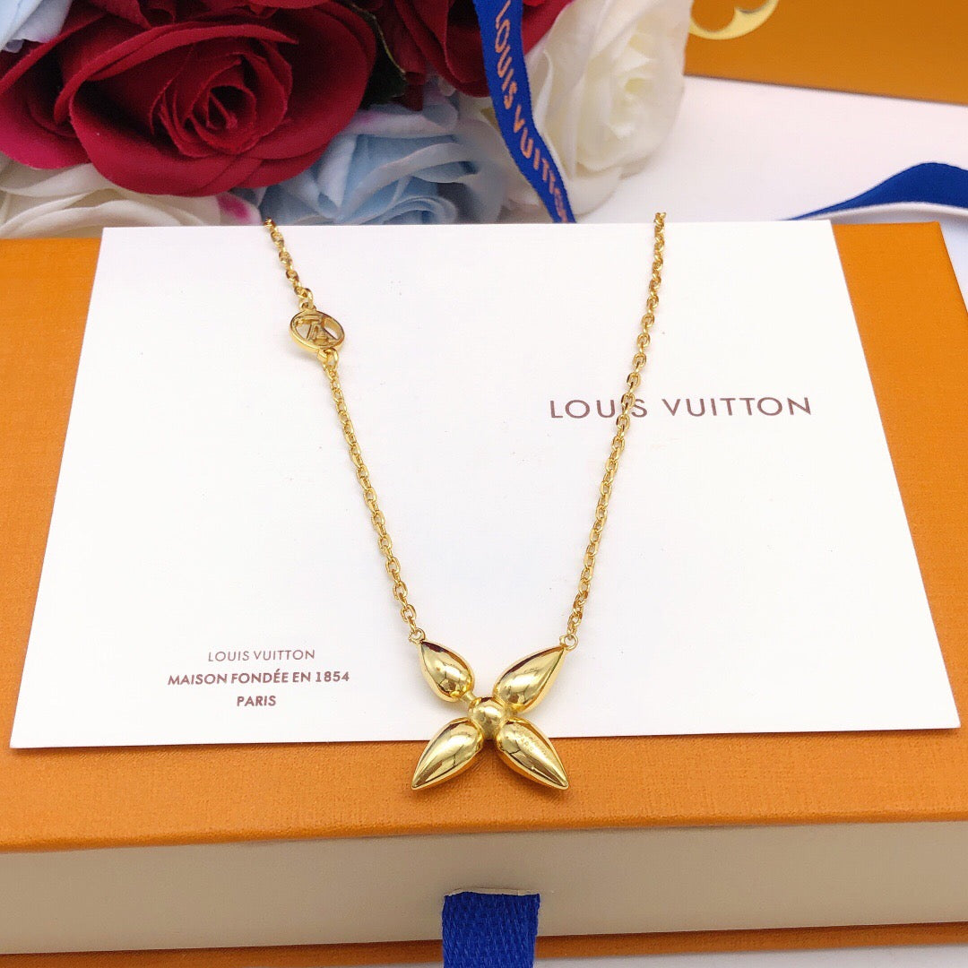 Geometric Emblem Bracelet in Gold-Tone – Design 030 detail view