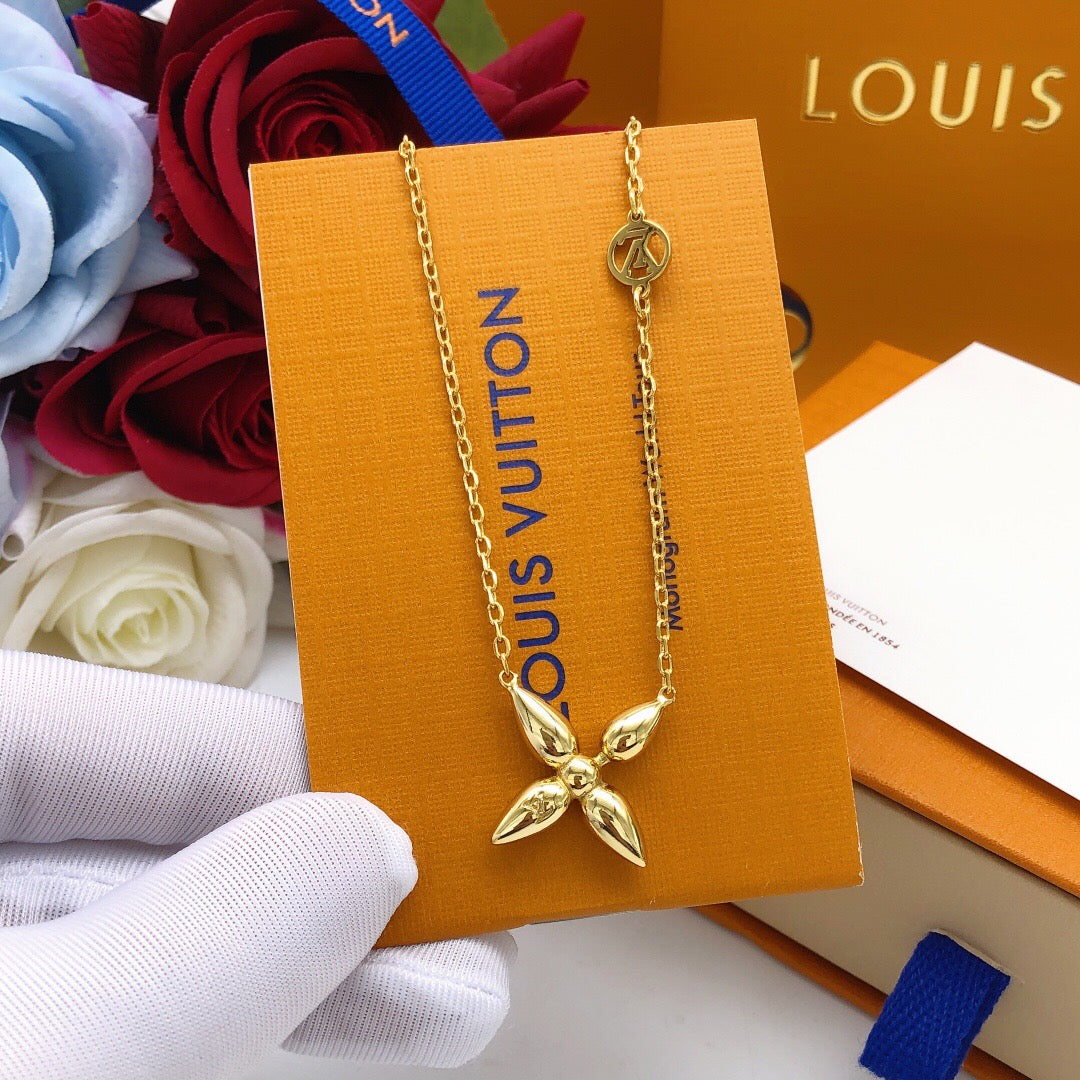Geometric Emblem Bracelet in Gold-Tone – Design 030 close-up detail
