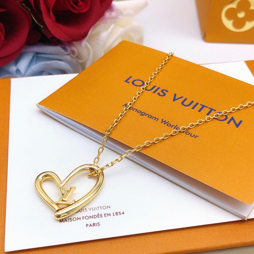 Heart Pendant Necklace in Gold-Tone – Design 003 detail view