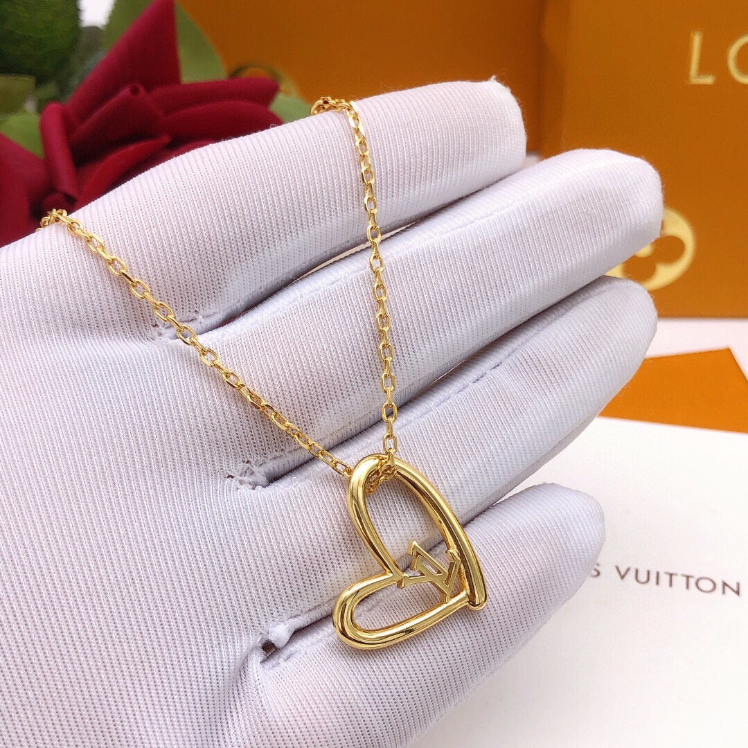 Heart Pendant Necklace in Gold-Tone – Design 003 close-up detail