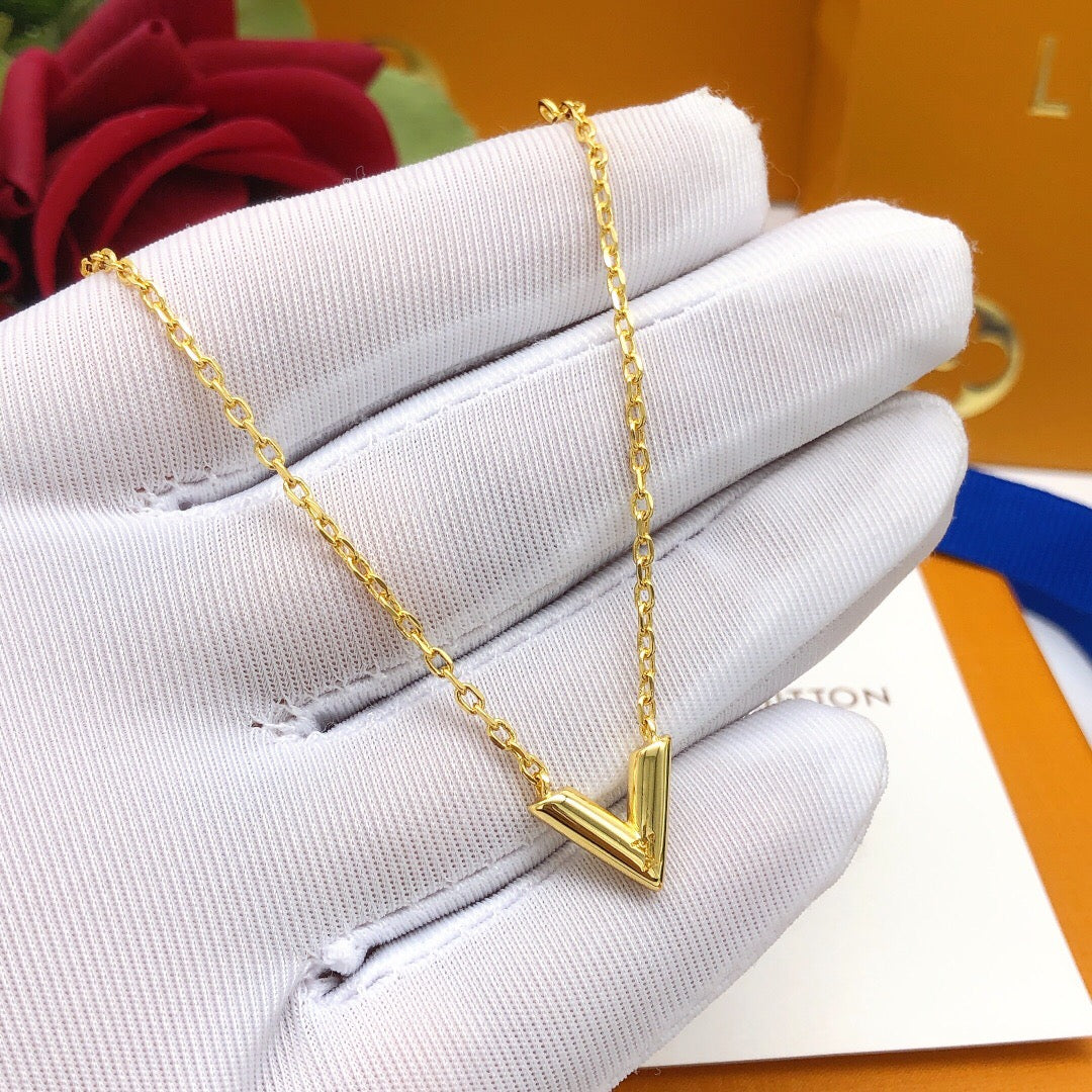 Geometric Emblem Pendant Necklace in Gold-Tone – Design 033 close-up detail