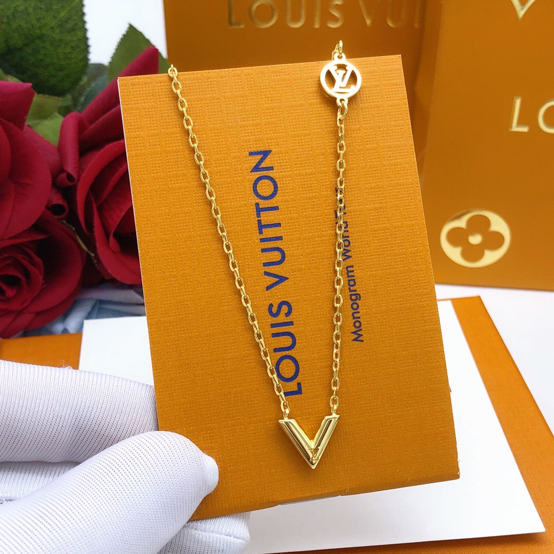 Geometric Emblem Pendant Necklace in Gold-Tone – Design 033 side detail