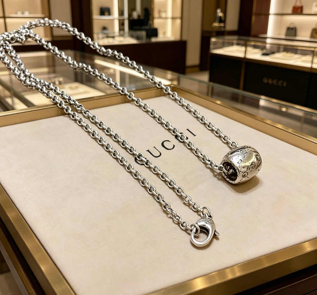 Double-G Emblem Pendant Necklace in Silver-Tone – Vintage Detail – Design 016 side detail
