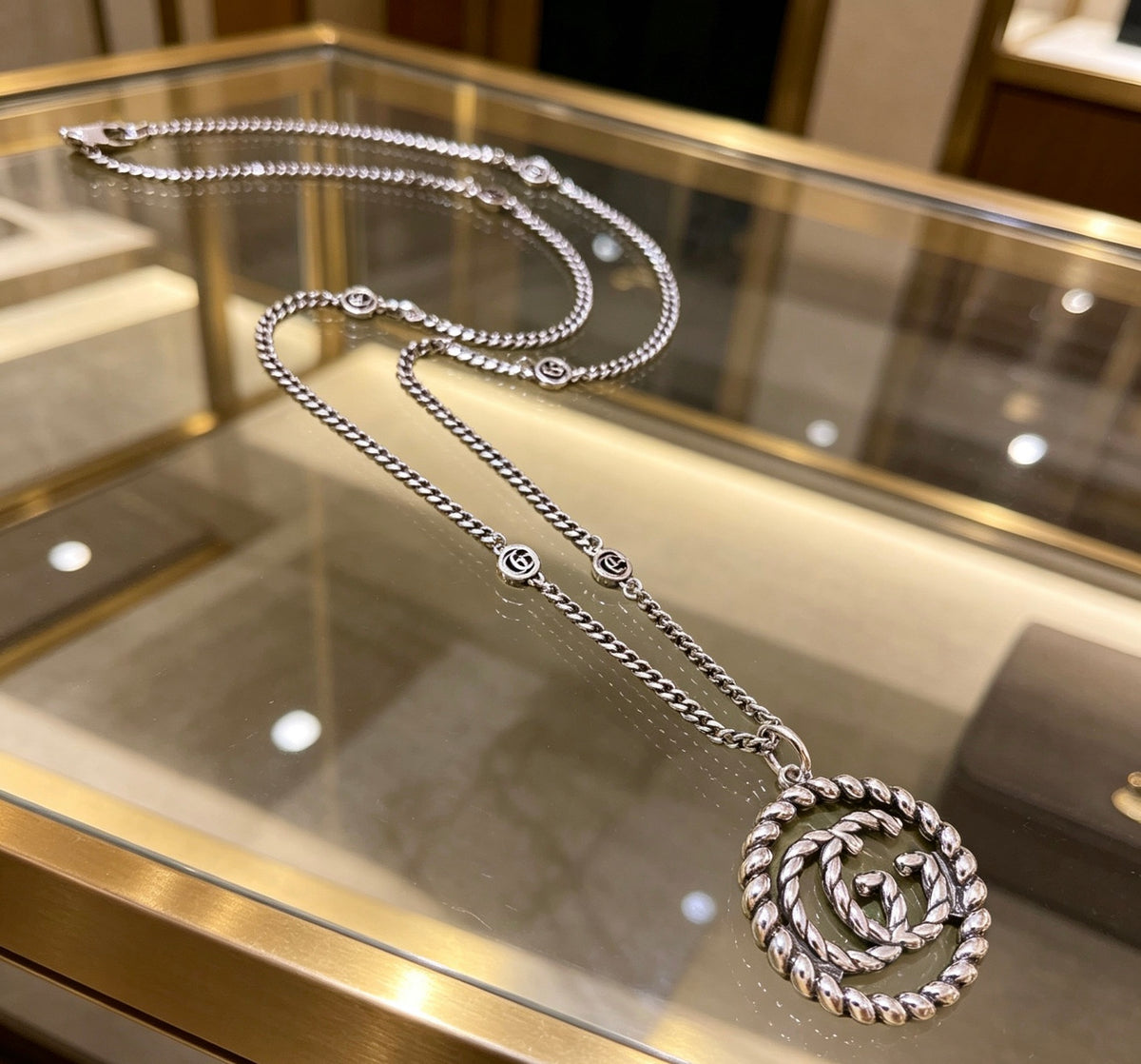 Double-G Emblem Pendant Necklace in Silver-Tone – Vintage Detail – Design 007 detail view