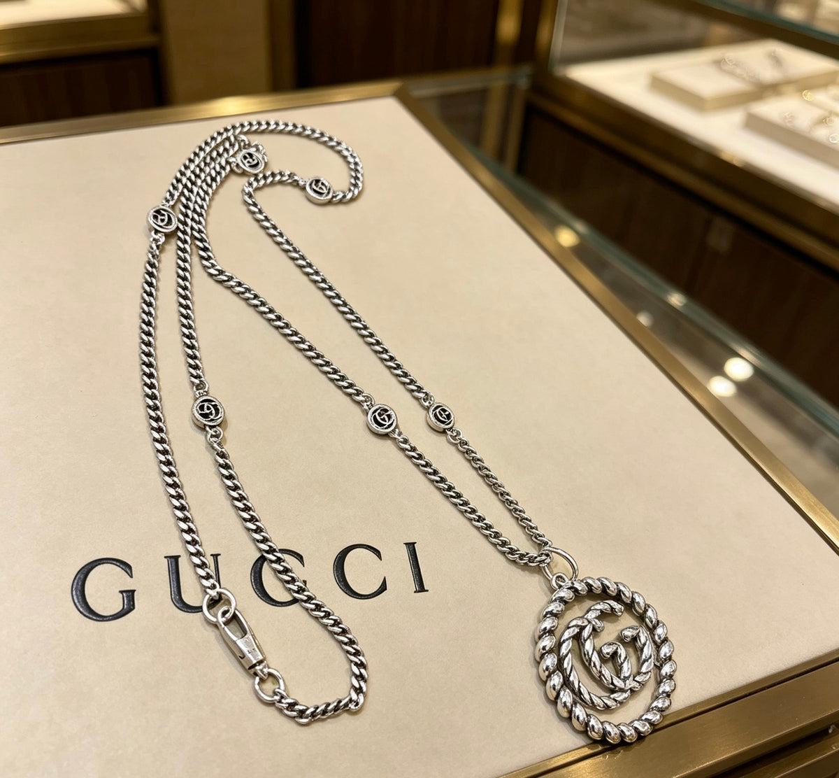 Double-G Emblem Pendant Necklace in Silver-Tone – Vintage Detail – Design 007 main product view