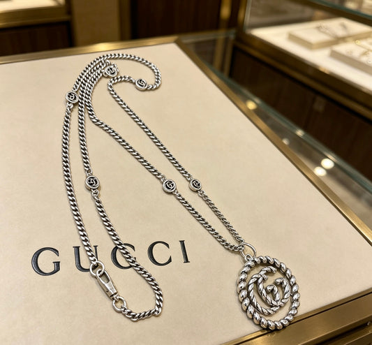 Double-G Emblem Pendant Necklace in Silver-Tone – Vintage Detail – Design 007 main product view