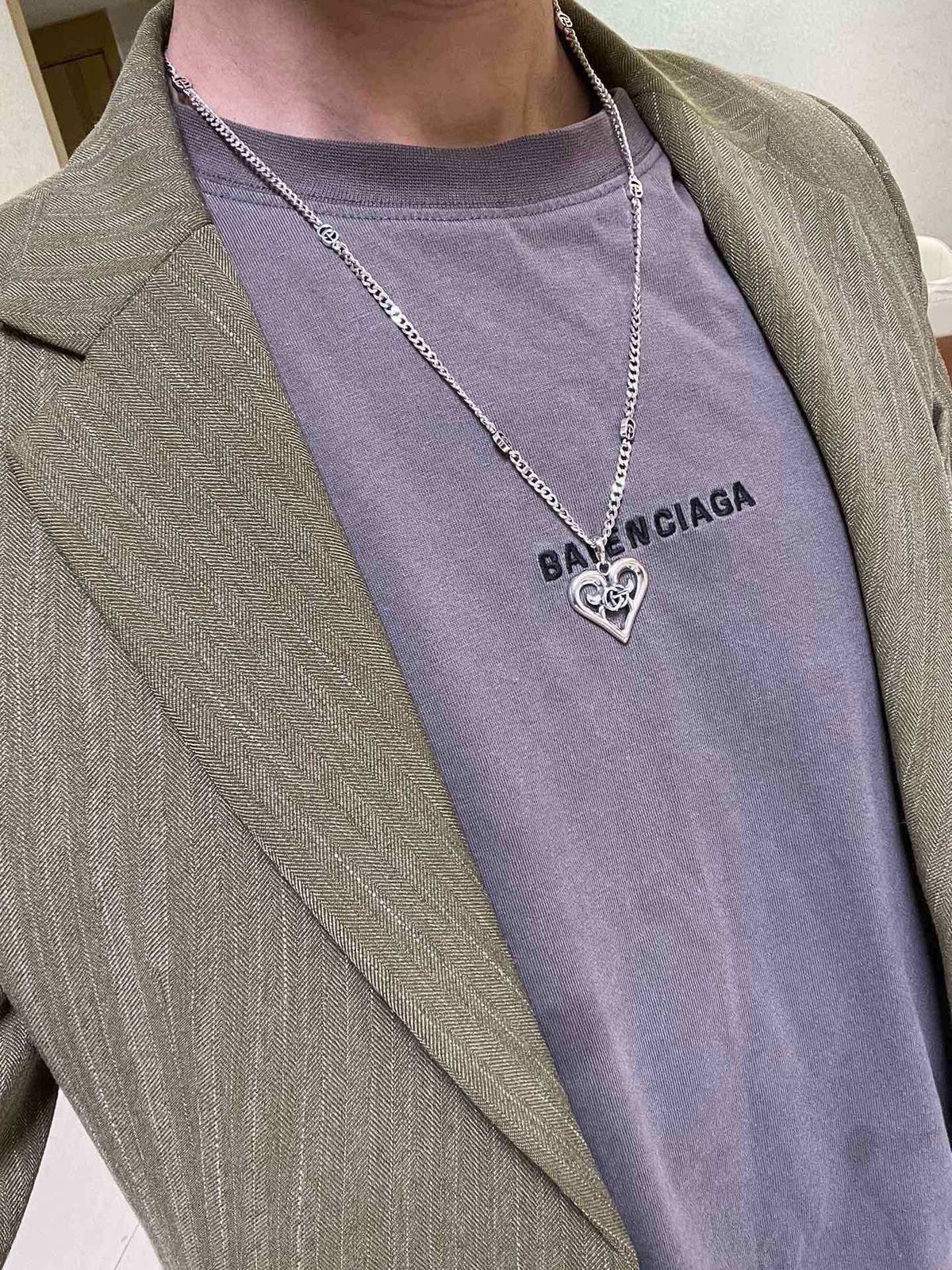 Double-G Emblem Pendant Necklace in Polished Metal-Tone – Design 080 detail view