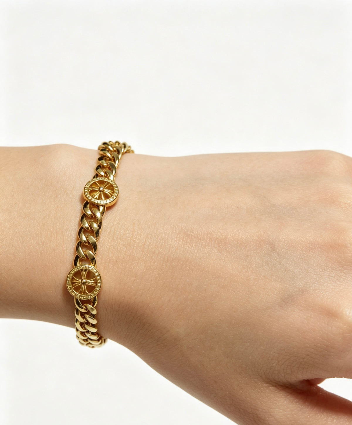 Cross Cuban-Link Bracelet in Antique Silver-Tone – Cuban Link – Design 16 side detail