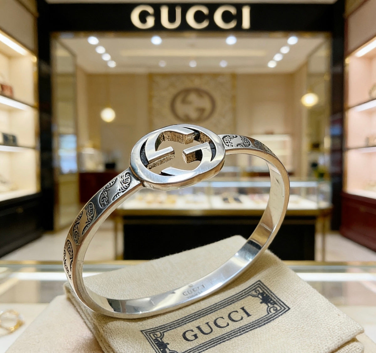 Double-G Emblem Bangle in Polished Metal-Tone – Design 011 side detail