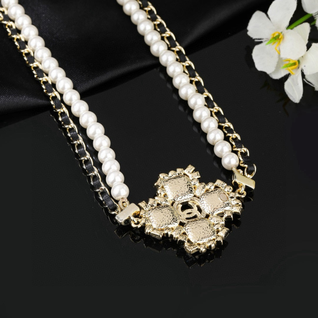Pearl Pearl-Detail Pendant Necklace – Pearl Detail – Design 020 main product view